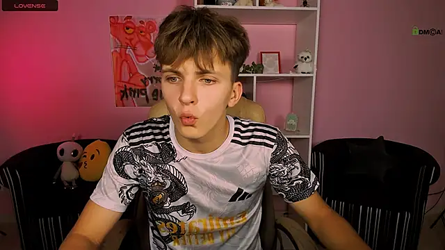 travis wolf  online show from September 8, 2025, 7:13 pm