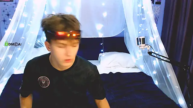 travis wolf  online show from September 26, 2025, 7:29 pm