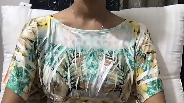 Riva arora01 online show from March 26, 2026, 10:32 am