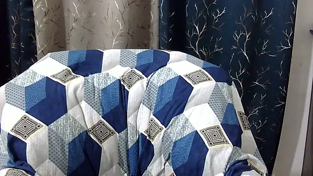 Riva arora01 online show from April 18, 2026, 10:41 am