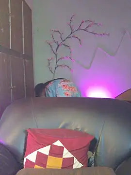 royeoy22 online show from April 19, 2026, 5:18 am