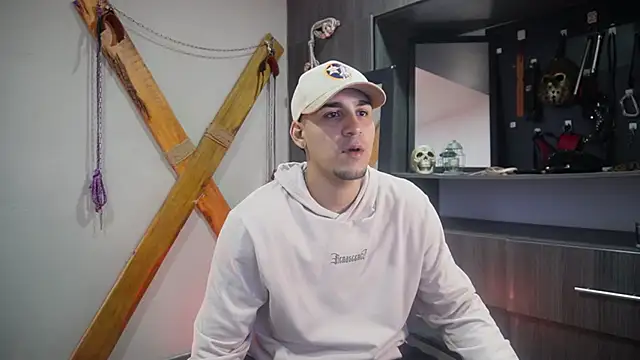 massimo vidal  online show from September 19, 2025, 12:39 pm