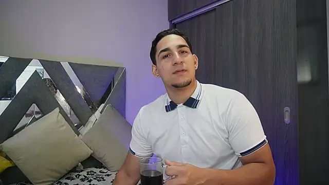 massimo vidal  online show from September 27, 2025, 3:11 am