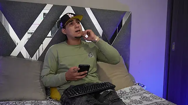 massimo vidal  online show from October 15, 2025, 1:50 am