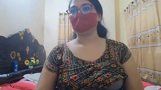 Snapshot of Elena_cruz5 chatting on July 1, 2026, 2:07 pm Elena cruz5 online show from July 1, 2026, 2:07 pm