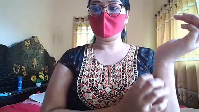 Snapshot of Elena_cruz5 chatting on July 2, 2026, 4:07 am Elena cruz5 online show from July 2, 2026, 4:07 am