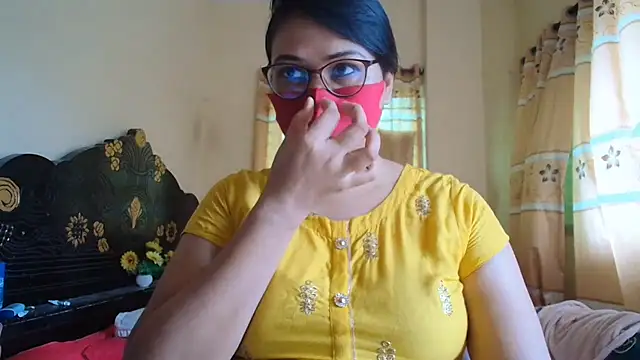Snapshot of Elena_cruz5 chatting on July 6, 2026, 3:47 am Elena cruz5 online show from July 6, 2026, 3:47 am