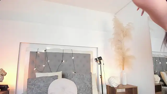 lea walkerr online show from February 28, 2026, 7:26 pm