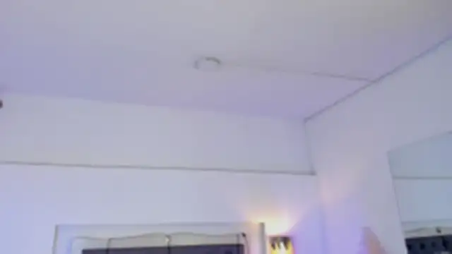 lea walkerr online show from April 21, 2026, 1:42 am