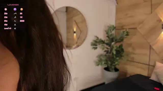 Vale Lux online show from October 16, 2025, 2:07 pm