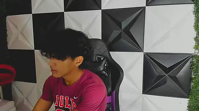 bull cam online show from October 6, 2025, 7:33 pm