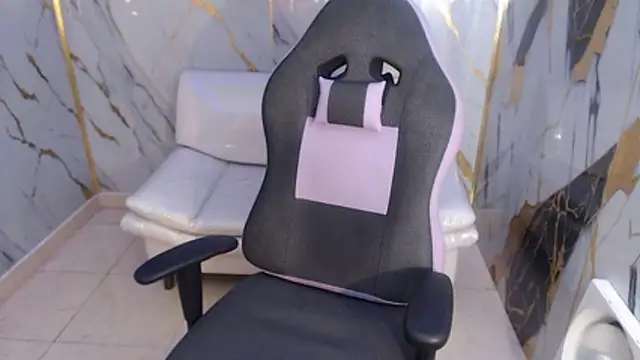 bull cam online show from November 27, 2025, 1:24 pm