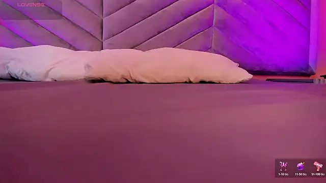 Mia Valentine  online show from November 6, 2025, 8:32 pm