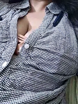 Janvi -Love online show from September 26, 2025, 5:39 pm