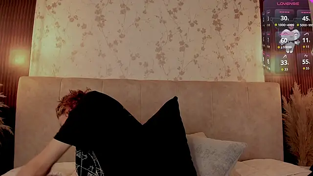 DarcyCullen online show from September 25, 2025, 11:36 am