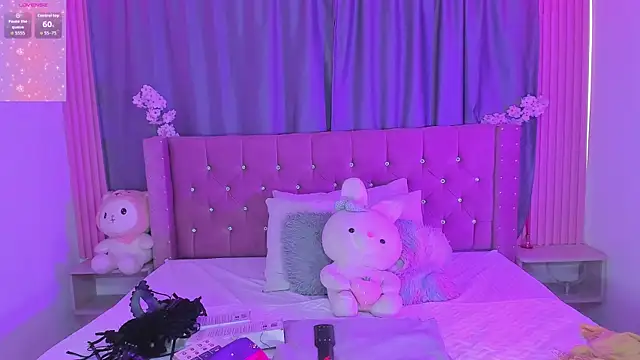 Nayla-Mouna online show from April 6, 2026, 7:15 pm