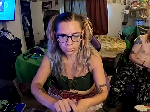 R4inbowK1tty online show from October 13, 2025, 4:07 pm