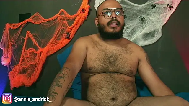  leda swan  online show from October 25, 2025, 2:46 pm