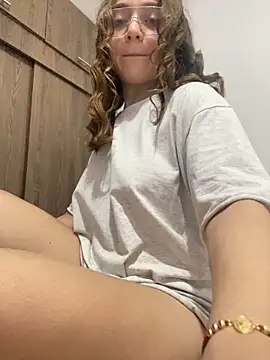 mia evanss26 online show from November 24, 2025, 10:20 pm