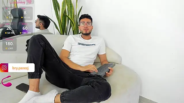 Snapshot of bryXonStorm chatting on September 10, 2025, 11:38 pm bryXonStorm online show from September 10, 2025, 11:38 pm