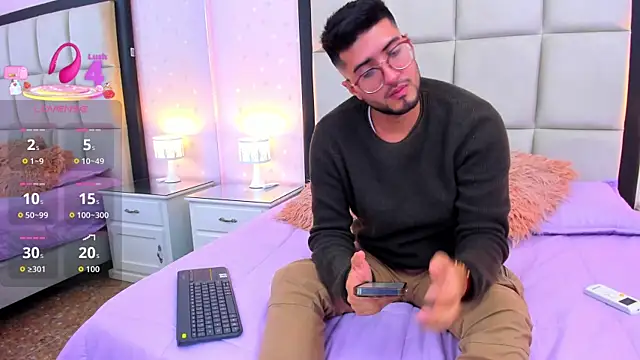 Snapshot of bryXonStorm chatting on September 18, 2025, 10:45 pm bryXonStorm online show from September 18, 2025, 10:45 pm