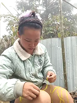 liu-liusexy online show from December 15, 2025, 1:54 am