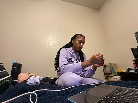 Brooke012 online show from April 4, 2026, 9:01 pm