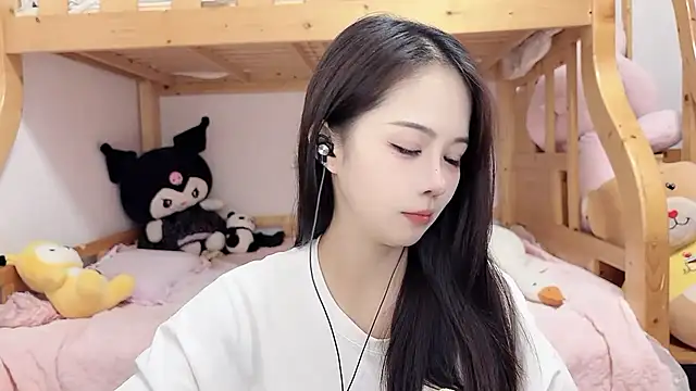 Sue101010 online show from October 5, 2025, 6:17 pm