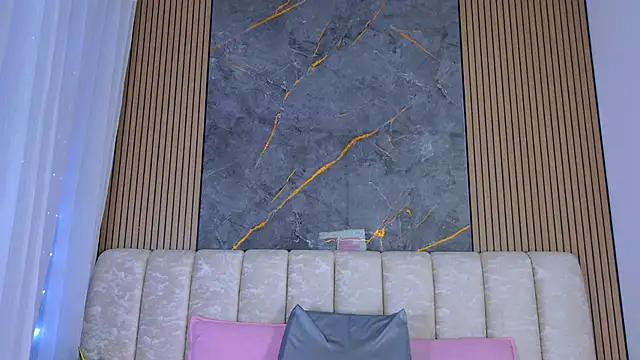 mia scot online show from April 21, 2026, 12:00 pm