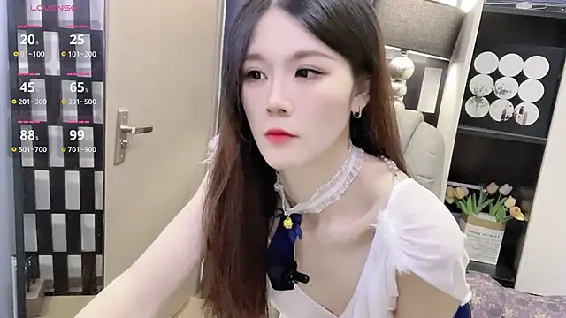 Yueyue-MM online show from November 25, 2025, 1:27 am