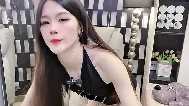 Yueyue-MM online show from January 6, 2026, 1:37 pm