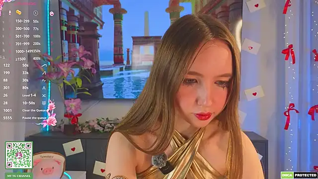 ElfredaTupy online show from April 20, 2026, 8:43 pm