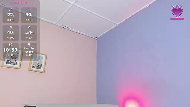 lourdes moon22 online show from October 6, 2025, 1:41 pm