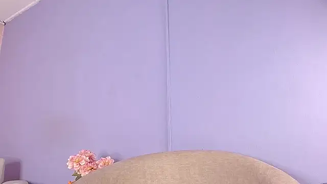 lourdes moon22 online show from October 24, 2025, 1:18 pm