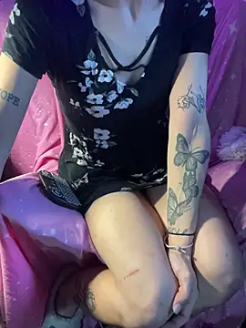 d3luluxx online show from November 5, 2025, 4:29 pm