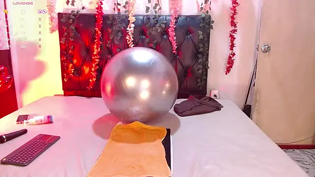  SARAI DUPONT online show from March 11, 2025, 2:10 am