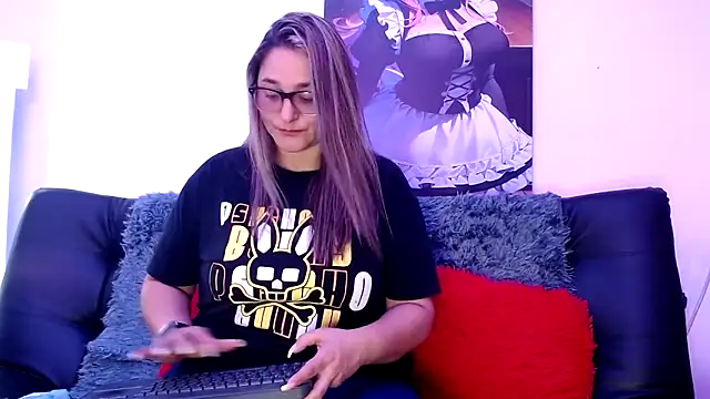 LAHILA COOPERR online show from December 3, 2025, 1:09 pm