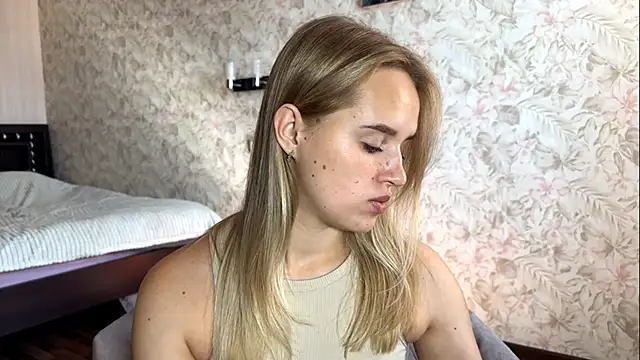 ElisabetLorney online show from September 9, 2025, 7:41 am