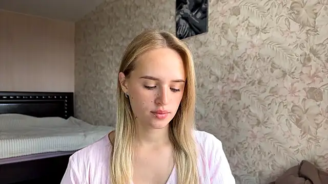 ElisabetLorney online show from September 12, 2025, 8:03 am