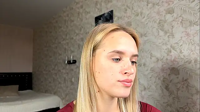 ElisabetLorney online show from September 24, 2025, 8:06 am