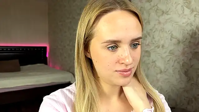 ElisabetLorney online show from October 13, 2025, 8:36 am