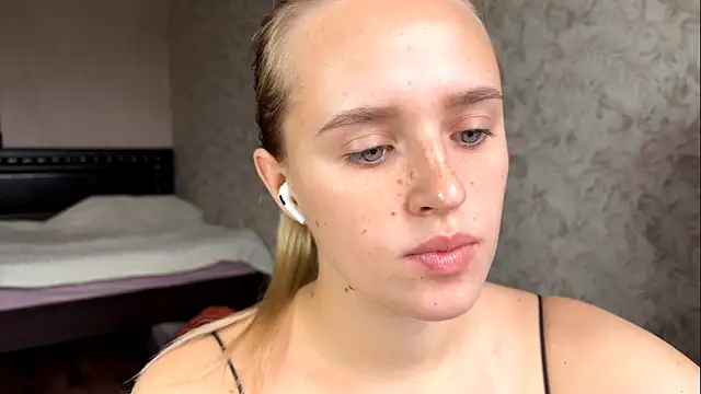 ElisabetLorney online show from October 15, 2025, 8:47 am