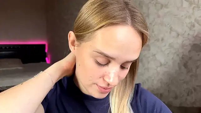 ElisabetLorney online show from October 21, 2025, 7:53 am