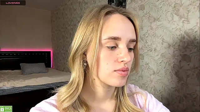 ElisabetLorney online show from November 10, 2025, 8:13 am