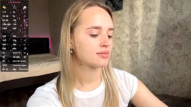 ElisabetLorney online show from November 28, 2025, 8:17 am