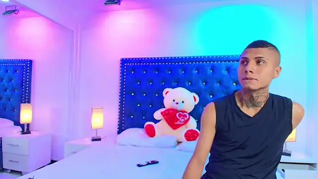 Damian and roxanne online show from October 1, 2025, 12:33 pm