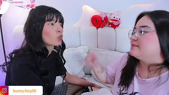 foxybunny online show from March 8, 2026, 4:27 am