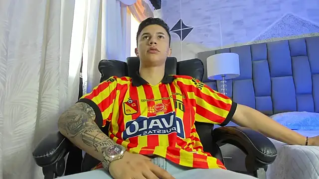 liaamsmiith  online show from October 21, 2025, 12:28 pm