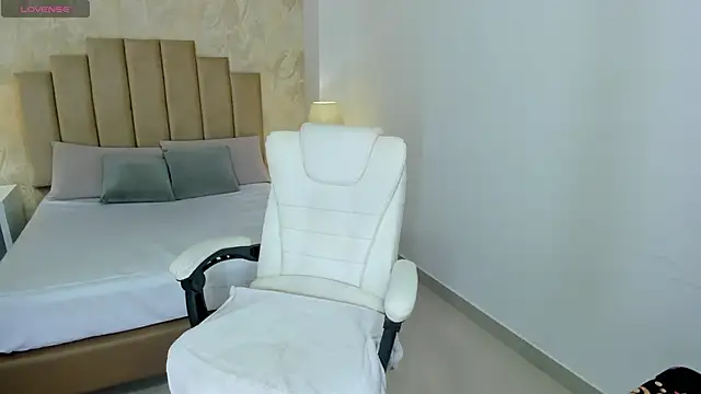 Scarlett 12 online show from April 21, 2026, 9:59 am