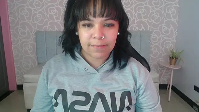 Vivi rosse ch online show from November 11, 2025, 3:28 am